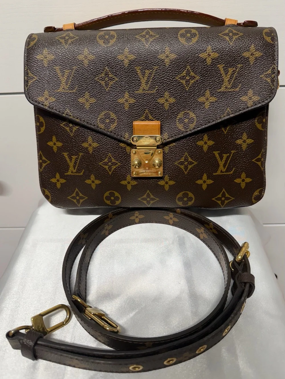 Louis Vuitton Metis pochette monogram canvas shoulder bag